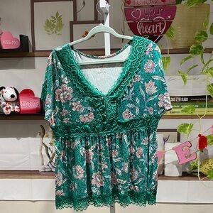 Torrid Teal Floral Lace Blouse super soft. Size 0. Ptp is 23
